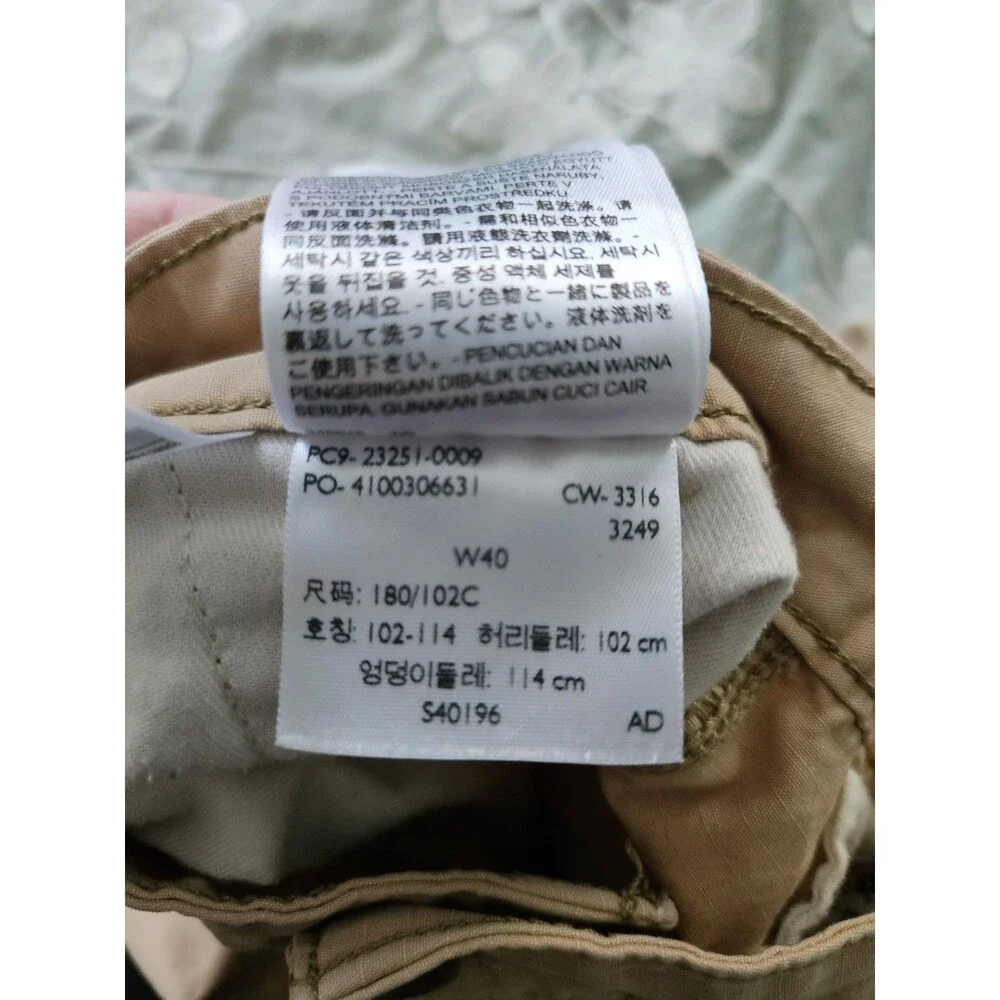 Levi Strauss & Co. Men’s Beige Cotton Cargo Shorts Two Horse 17